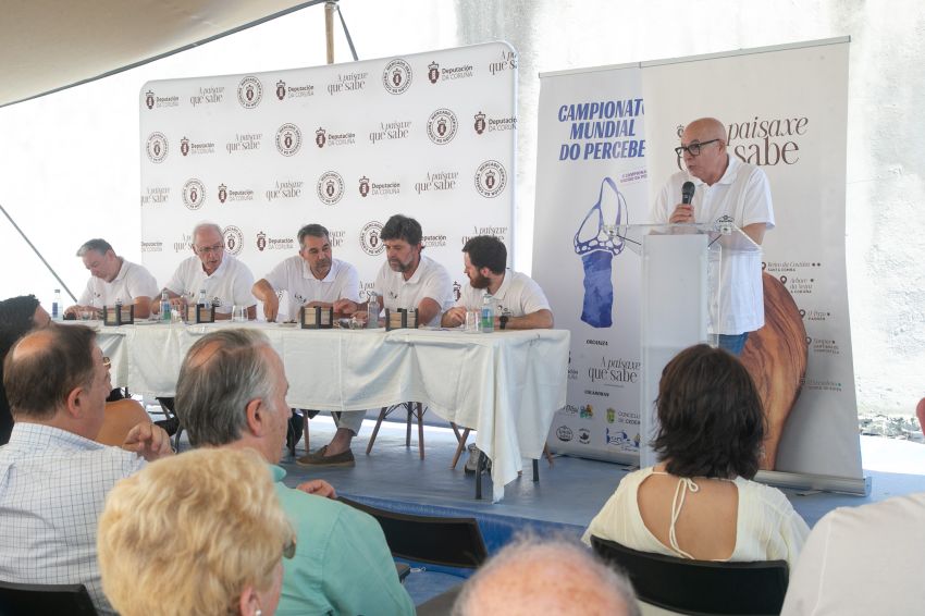O percebe de Puerto Vega (Asturias) gaña en Cedeira o II Campionato Mundial de Percebe organizado por Turismo da Deputación