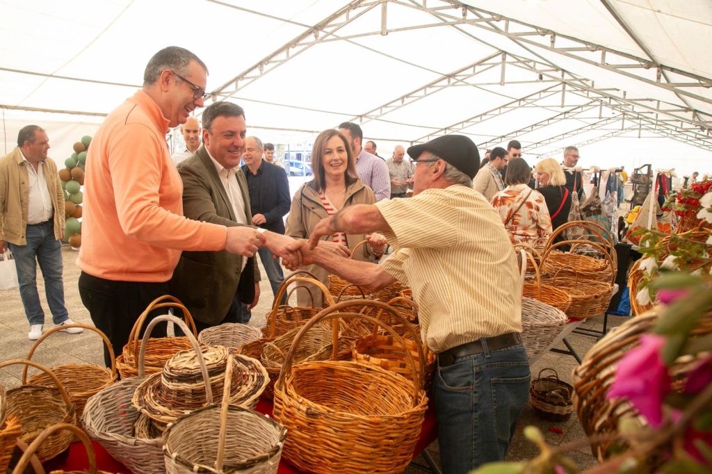 Valentín González Formoso visita a Festa do Champiñón de Ordes