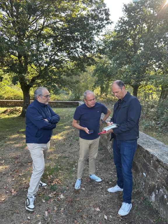 A Deputación da Coruña organiza catro visitas guiadas ao dolmen de Cabaleiros para lle achegar á veciñanza a investigación arqueolóxica en marcha