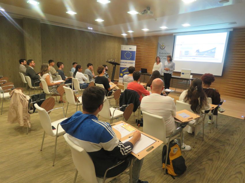 Finaliza o intercambio Encontro ClubUE en Oviedo, no que mozos e mozas dos ClubUE de Asturias e A Coruña compartiron tres xornadas de formación e experiencias