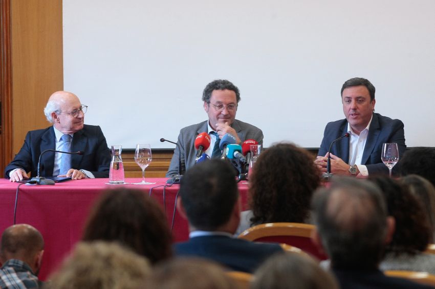 Formoso e García Ortiz clausuran en Mariñán a reunión dos fiscais de área de España