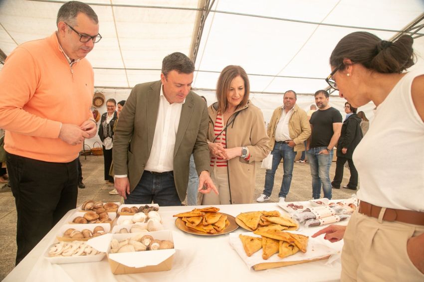 Valentín González Formoso visita a Festa do Champiñón de Ordes