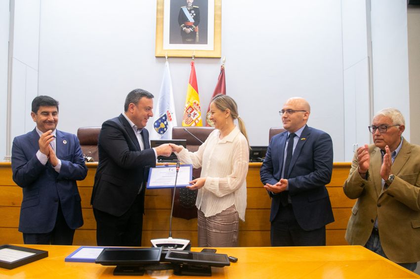 A embaixadora de Ucraína recoñece o apoio humanitario da Deputación da Coruña ao pobo ucraíno