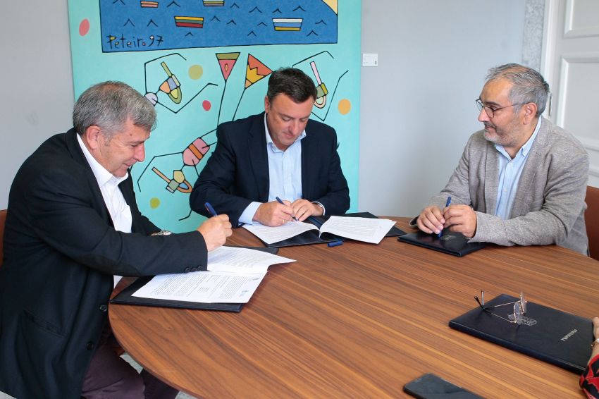 A Deputación financia con 213.000 euros a finalización da construción do Centro Social Multiusos de Carreira, en Ribeira