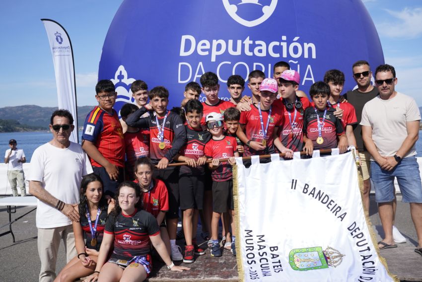 O Club de Remo de Cabo de Cruz gaña en Muros a Bandeira de Bateis Deputación da Coruña