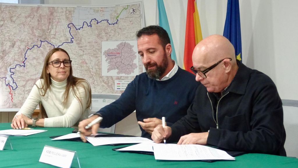 A Deputación da Coruña asina en Mazaricos o convenio polo que achegará case 300 000 euros para acondicionar os máis de setenta quilómetros da senda do Xallas