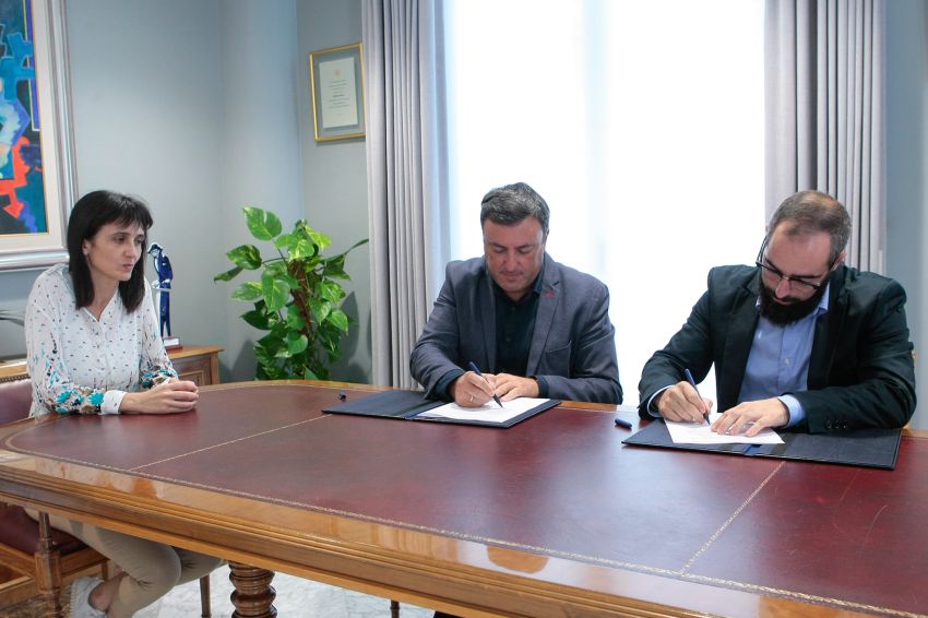 A Deputación da Coruña e o Concello de Rianxo asinan o convenio para a redacción do proxecto da residencia de maiores do municipio