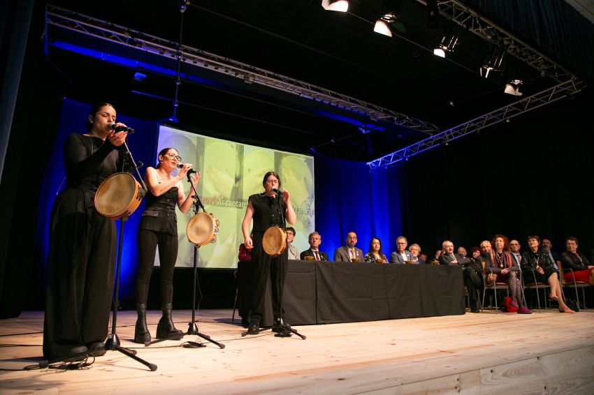 Valentín González Formoso enxalza en Malpica ás cantareiras “que fixeron da nosa tradición oral un legado de orgullo e dignidade”