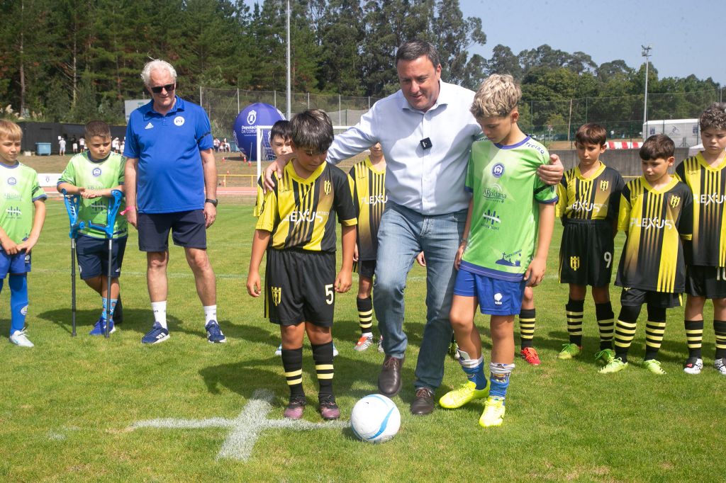 O Gran Premio de Fútbol Base Deputación da Coruña reúne en Narón a máis de 1.000 futbolistas da canteira dos mellores equipos de España, Portugal, Alemania e Italia