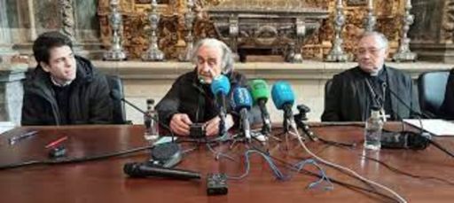 Pepe Muñiz, coleccionista e intelectual do leonés entrega á Catedral un gran legado documental e escultórico