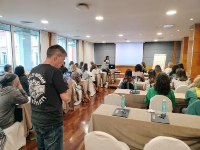 A Deputación destina 900.000 euros para financiar os servizos de limpeza de praias nos concellos da provincia en 2026