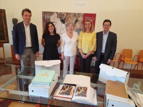 O bibliófilo e escritor Manuel Bas Carbonell doa o seu arquivo persoal á Biblioteca Valenciana