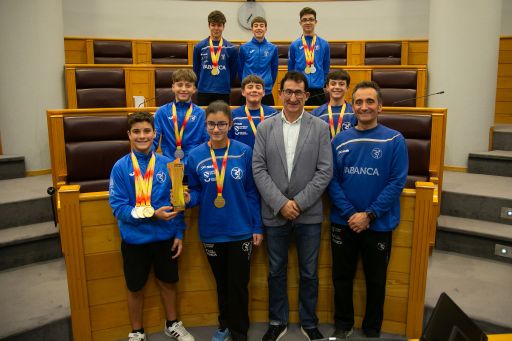 A Deputación recibe ao Club de Atletismo Narón, campión de España Sub-14 de Atletismo