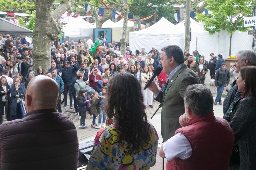 Valentín González Formoso destaca a calidade e tradición do pan de Carral, “recoñecido en toda Galicia”