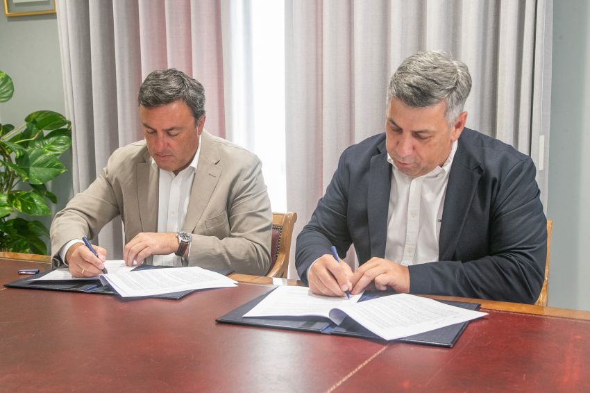 A Deputación e o Concello de Neda invisten preto de 200.000 euros na construción dunha nova pasarela e unha senda peonil en Neda