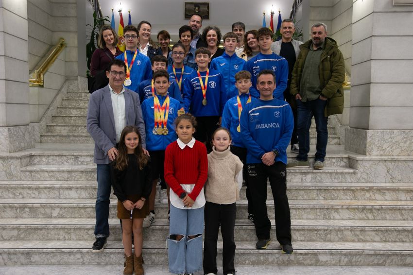 A Deputación recibe o Club de Atletismo Narón, campión de España Sub-14 de Atletismo