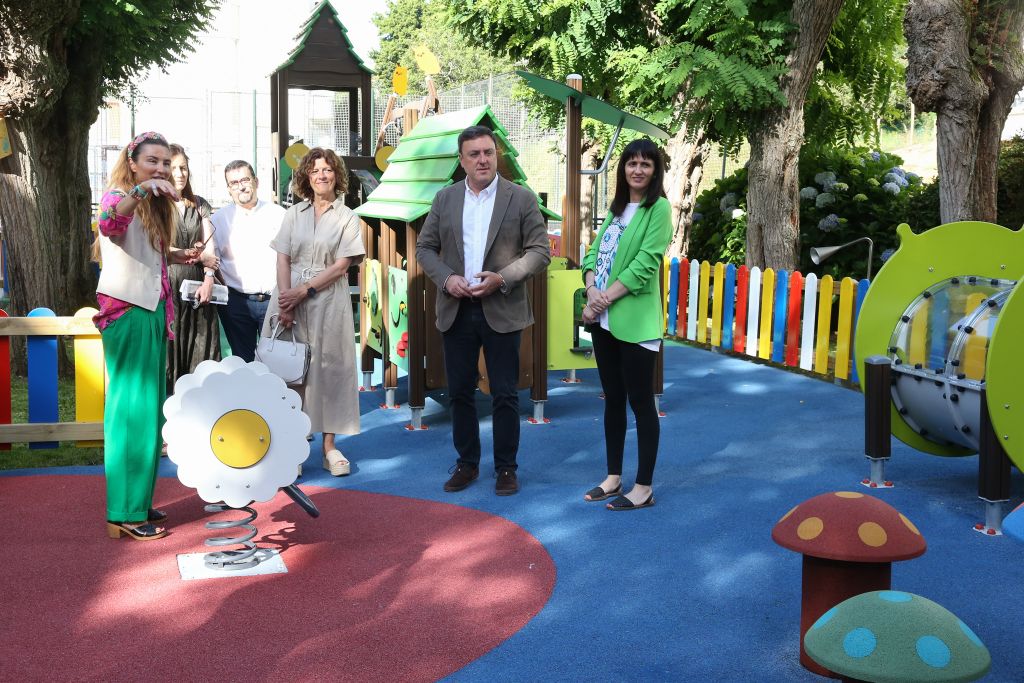 O Centro de Día de Menores da Deputación en Ferrol estrea novo parque infantil