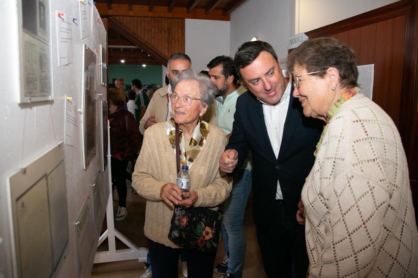 Formoso inaugura a exposición “De Mañón ao mundo”, un percorrido pola historia da emigración da vila