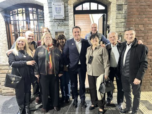 A radio do histórico Centro Betanzos, decano da diáspora galega en Arxentina, dá o salto dixital co apoio da Deputación da Coruña