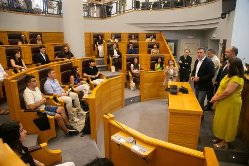 A Deputación da Coruña concede 48 bolsas de 10.000 euros para impulsar a formación de persoas investigadoras e artistas da provincia