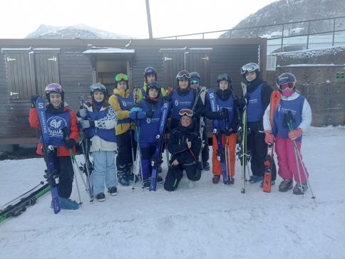 Cen nenos e nenas dos concellos de Ferrolterra, Eume e Ortegal participaron en Asturias na Campaña de Esquí da Deputación