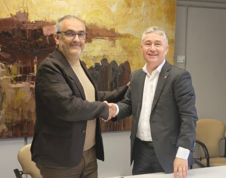 A Deputación e a UDC renovan o convenio para que os residentes da Elvira Bao empreguen o comedor do IES Rosalía Mera