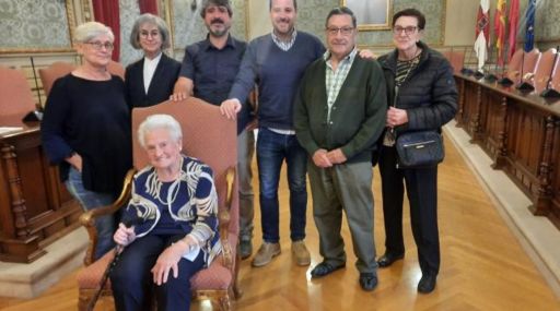 Varias familias doan fotos e documentos ao Arquivo Municipal de Tudela