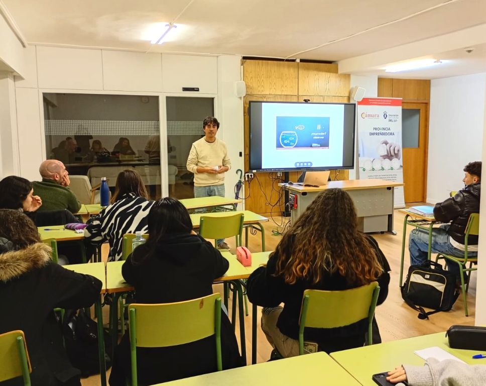 A Deputación da Coruña e a Cámara de Comercio de Santiago achegan o emprendemento ás aulas co programa Provincia Emprendedora