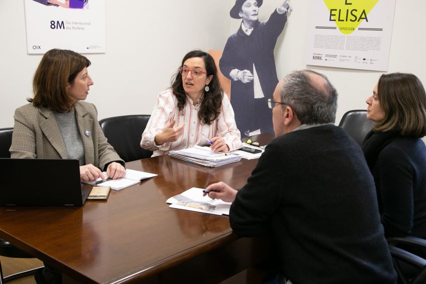 A deputada Soledad Agra reúnese coa vicerreitora de Igualdade e Diversidade da UDC, Cristina López, para coñecer os proxectos desenvolvidos grazas ao apoio da Deputación