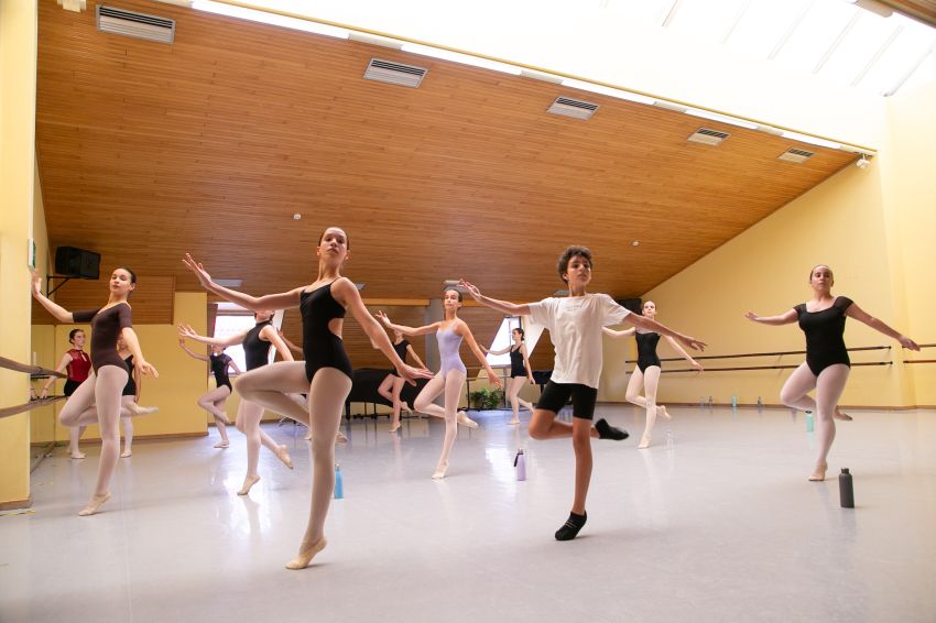 O alumnado do Conservatorio de Danza da Deputación levará ao público de viaxe pola Ruta da Seda na súa gala de fin de curso