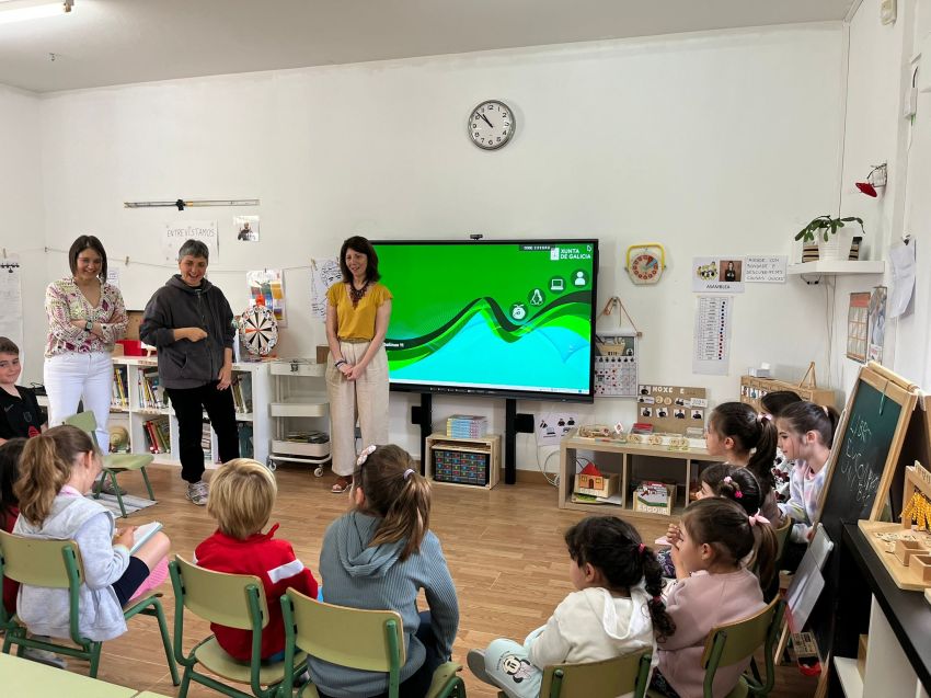 A deputada de igualdade, Soledad Agra, visita o CRA Ponte da Pedra, gañador  do X Premio Concepción Arenal para proxectos educativos pola igualdade de xénero