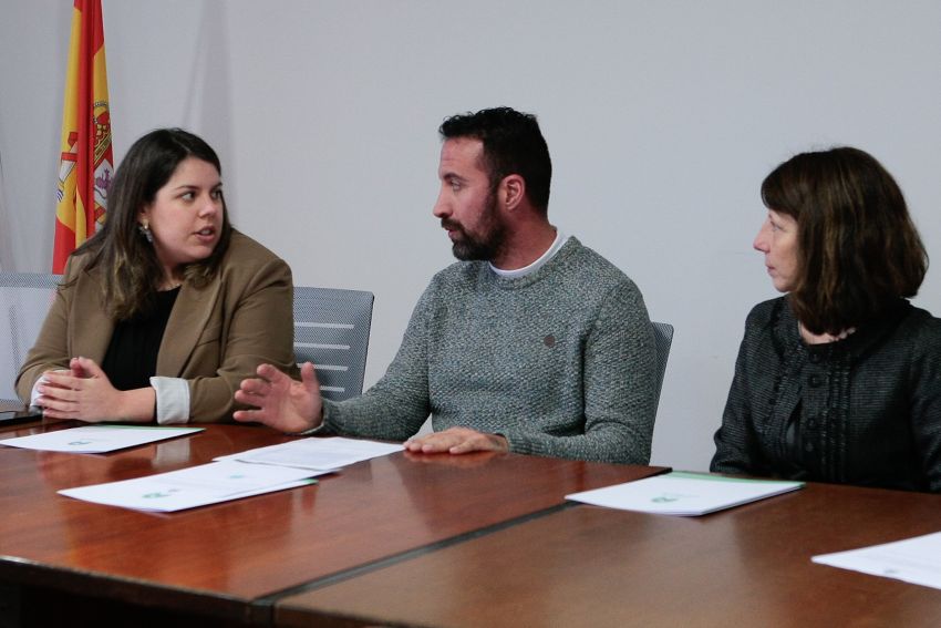 A deputada de plans provinciais, Cristina García, visita Mazaricos para coñecer os investimentos do Plan Único