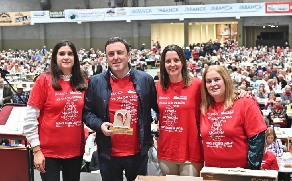 Formoso recibe o premio ‘V de Veciño Exemplar” da Federación Veciñal de Lugo