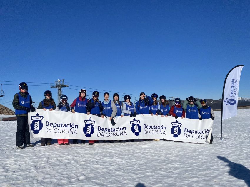 Un centenar de escolares da comarca da Coruña participaron na campaña de esquí da Deputación da Coruña en Asturias