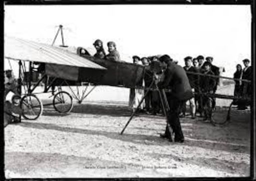 O Archivo Barboza Grasa mantén a autoría de Aurelio Graxa sobre a fotografía aérea de 1912