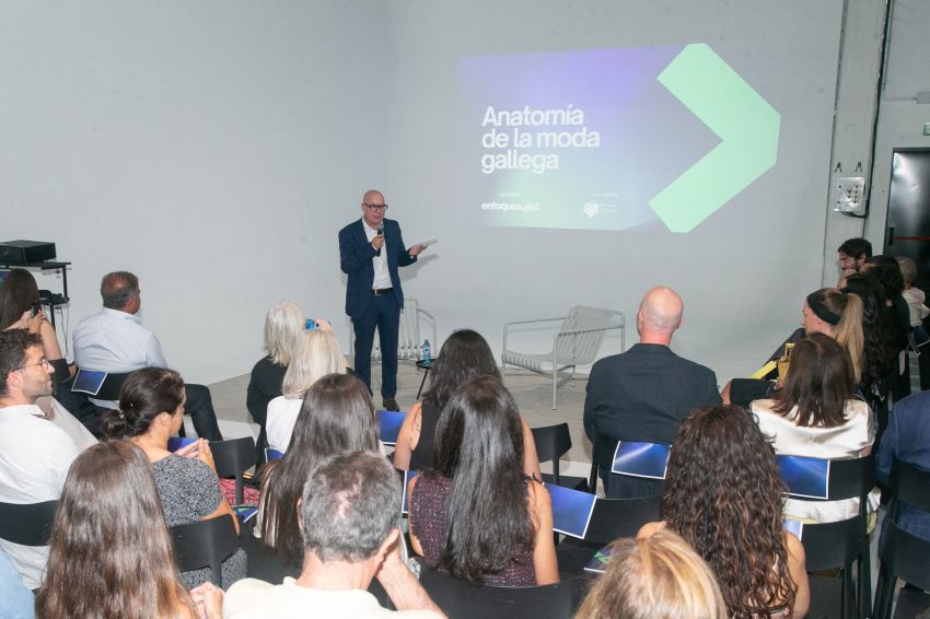Xosé Regueira reivindica a moda galega como industria clave, xeradora de emprego e referente de identidade