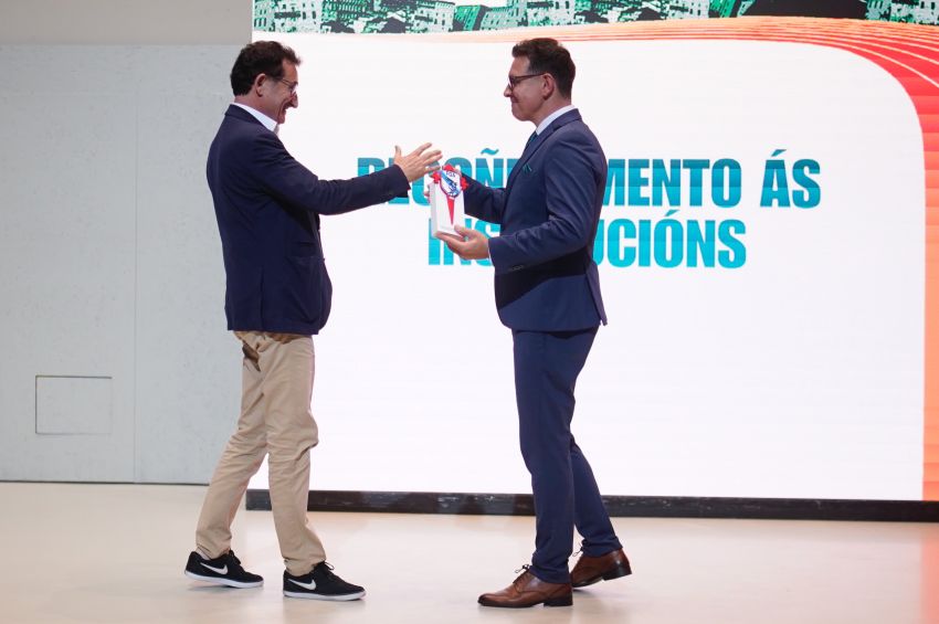 A Deputación da Coruña, recoñecida pola súa contribución ao atletismo galego na Gala do Atletismo celebrada en Santiago
