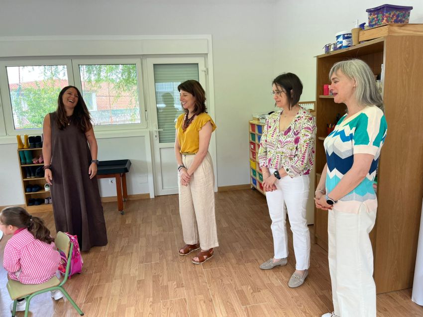A deputada de igualdade, Soledad Agra, visita o CRA Ponte da Pedra, gañador  do X Premio Concepción Arenal para proxectos educativos pola igualdade de xénero