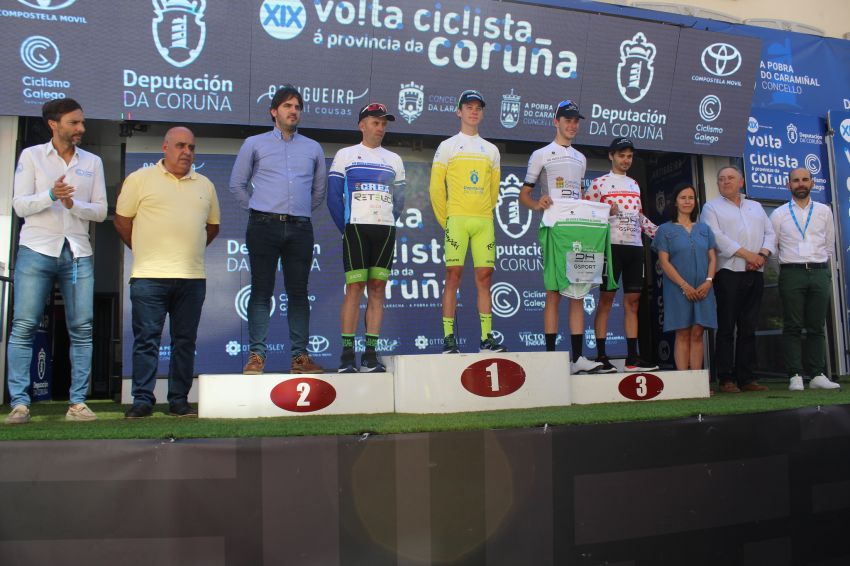Francesc Bennassar domina o esprint da Laracha e a Volta Ciclista á provincia da Coruña decidirase na Pobra