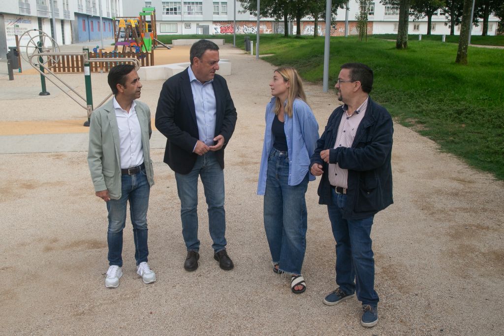 A Deputación da Coruña culmina a transformación da Praza de Ferrándiz nun novo espazo verde e de convivencia en Esteiro (Ferrol)