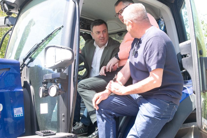 Valentín González Formoso visita a Festa do Champiñón de Ordes