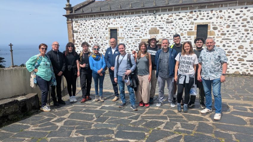 A Deputación da Coruña reforza a promoción turística do Camiño Vello cunha viaxe de prensa a Santo André de Teixido
