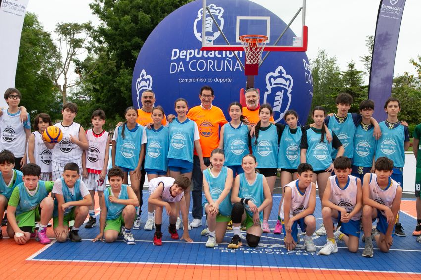 Carballo énchese de baloncesto con 35 equipos na xornada inaugural do Circuíto 3x3 da Deputación da Coruña