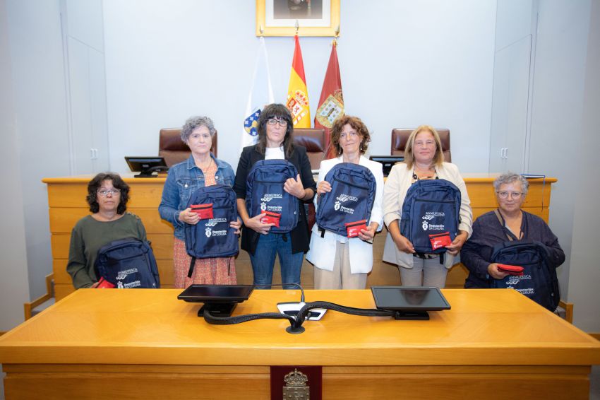 A Deputación pon en valor a labor das mulleres do mar proporcionándolles material a 300 mulleres traballadoras para o desenvolver a súa actividade e  realizando un Mapeo das Mulleres da Pesca da Coruña