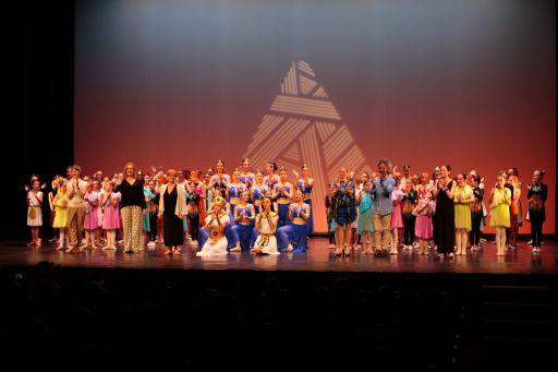 O Teatro Colón acolleu a Gala de Fin de Curso do Conservatorio de Danza da Deputación