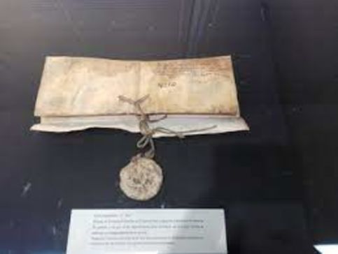 Cogolludo cede documentos e pergamiños ao Archivo Provincial de Guadalajara