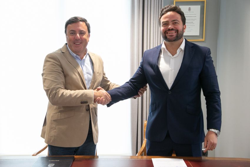 A Deputación financia con 250.000 euros o novo céspede artificial do campo de fútbol de Cerceda