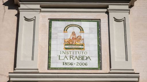 O arquivo do Instituto La Rábida, a xoia do centro educativo máis antigo de Huelva