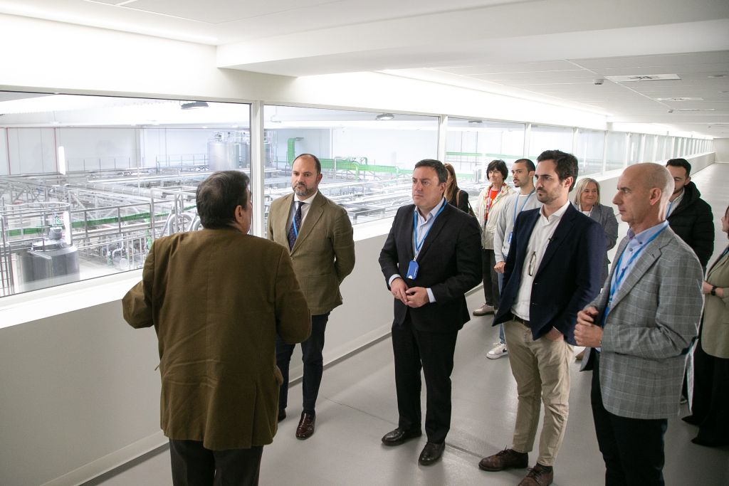 Formoso visita Inleit en Curtis: “É un exemplo de que a innovación e o aproveitamento dos recursos locais poden xerar valor engadido e emprego no rural galego”