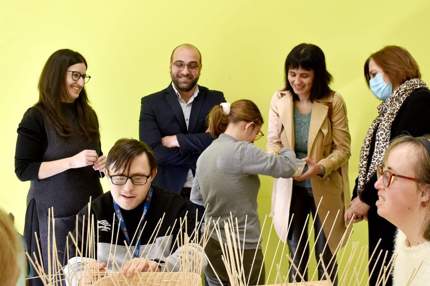 A Deputación apoia os programas de integración social e laboral da Asociación Ambar